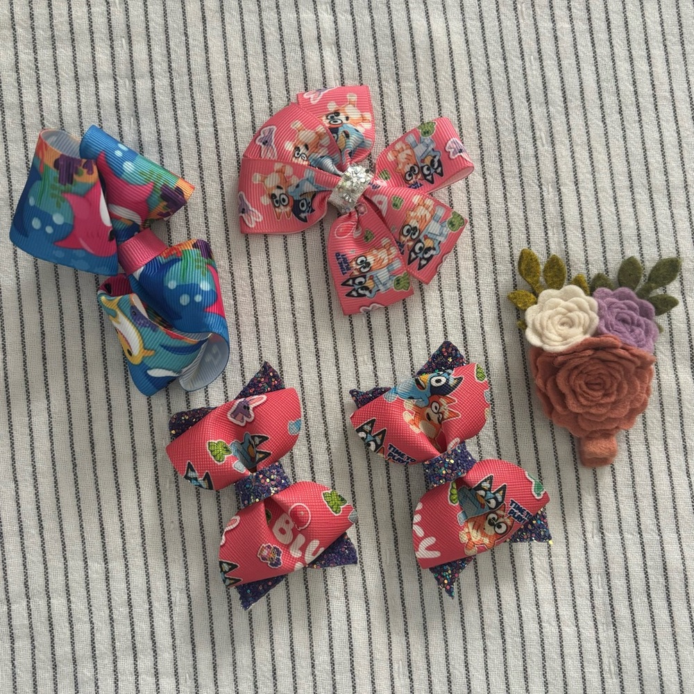 Girls hair bows